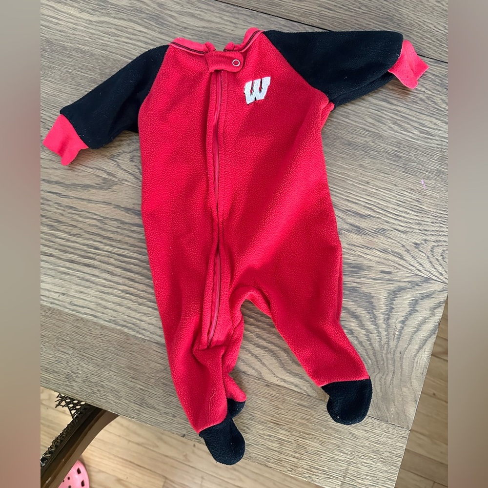 UW- Wisconsin Badgers fleece Red and Black Kids Footie